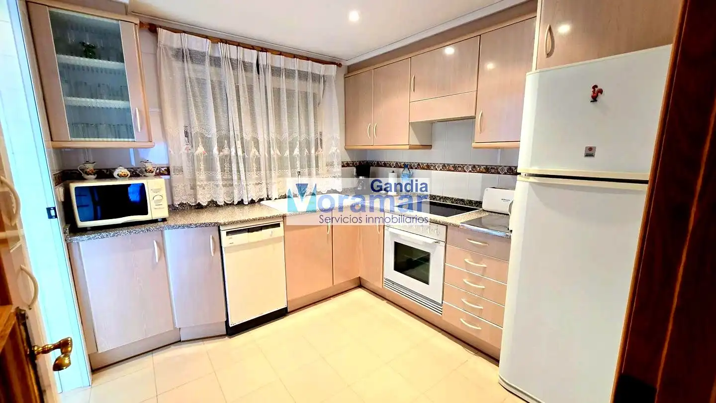 Cocina de Apartamento de alquiler en Gandia con Aire acondicionado, Calefacción y Piscina comunitaria