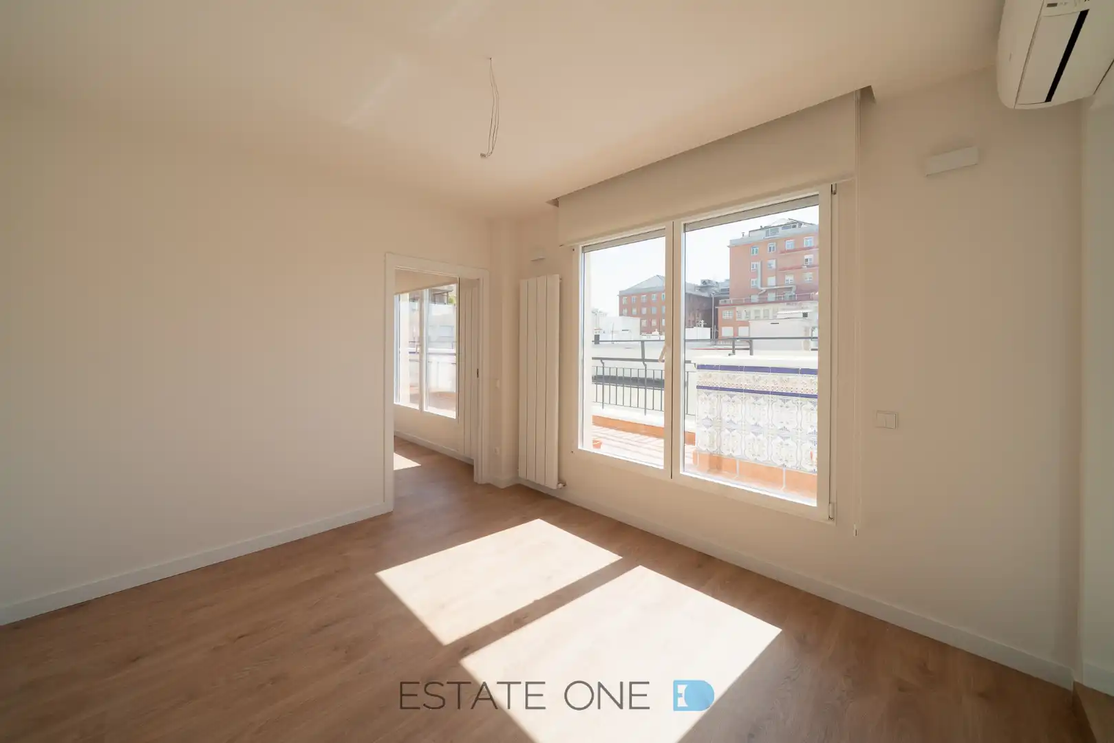 Sala d'estar de Àtic de lloguer en Madrid amb Aire condicionat, Calefacció i Parquet