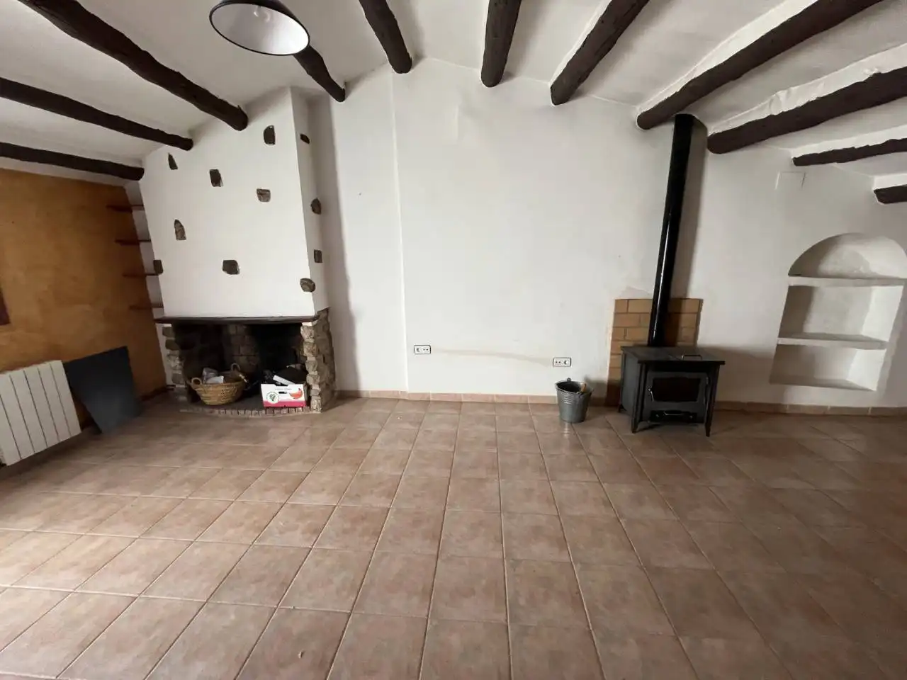 Sala d'estar de Casa o xalet en venda en Castelserás amb Calefacció, Terrassa i Moblat