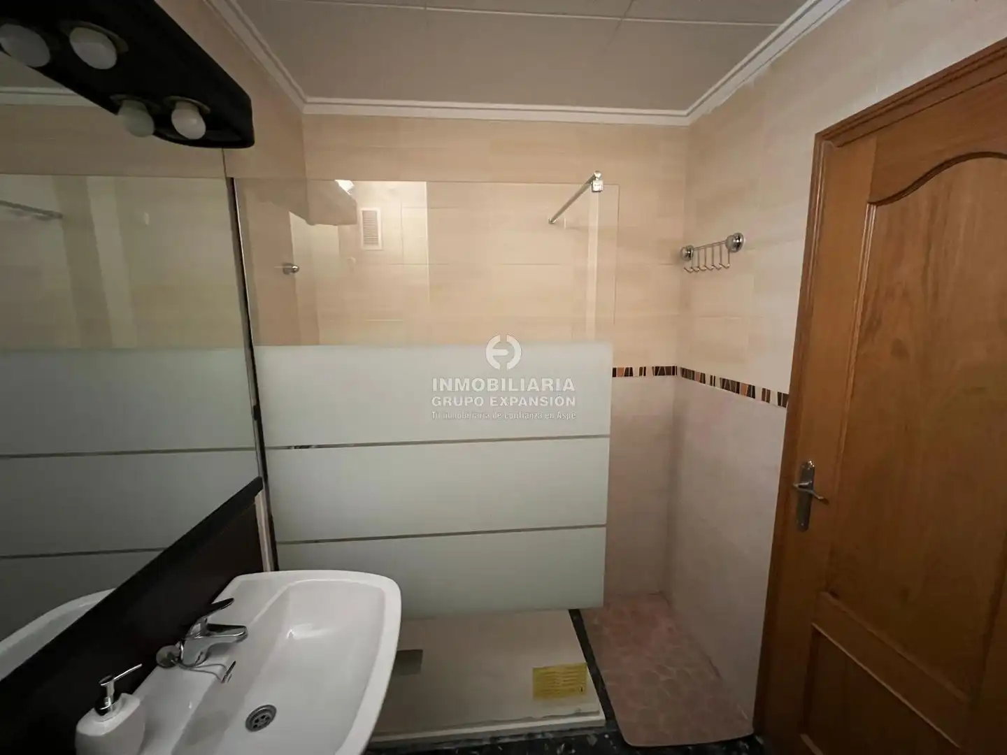Bathroom of Flat for rent in Aspe  with Terrace, Balcony and Community pool