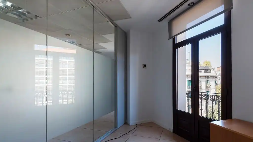 Office space with lift to rent in Carrer de la Diputació, imagen 11