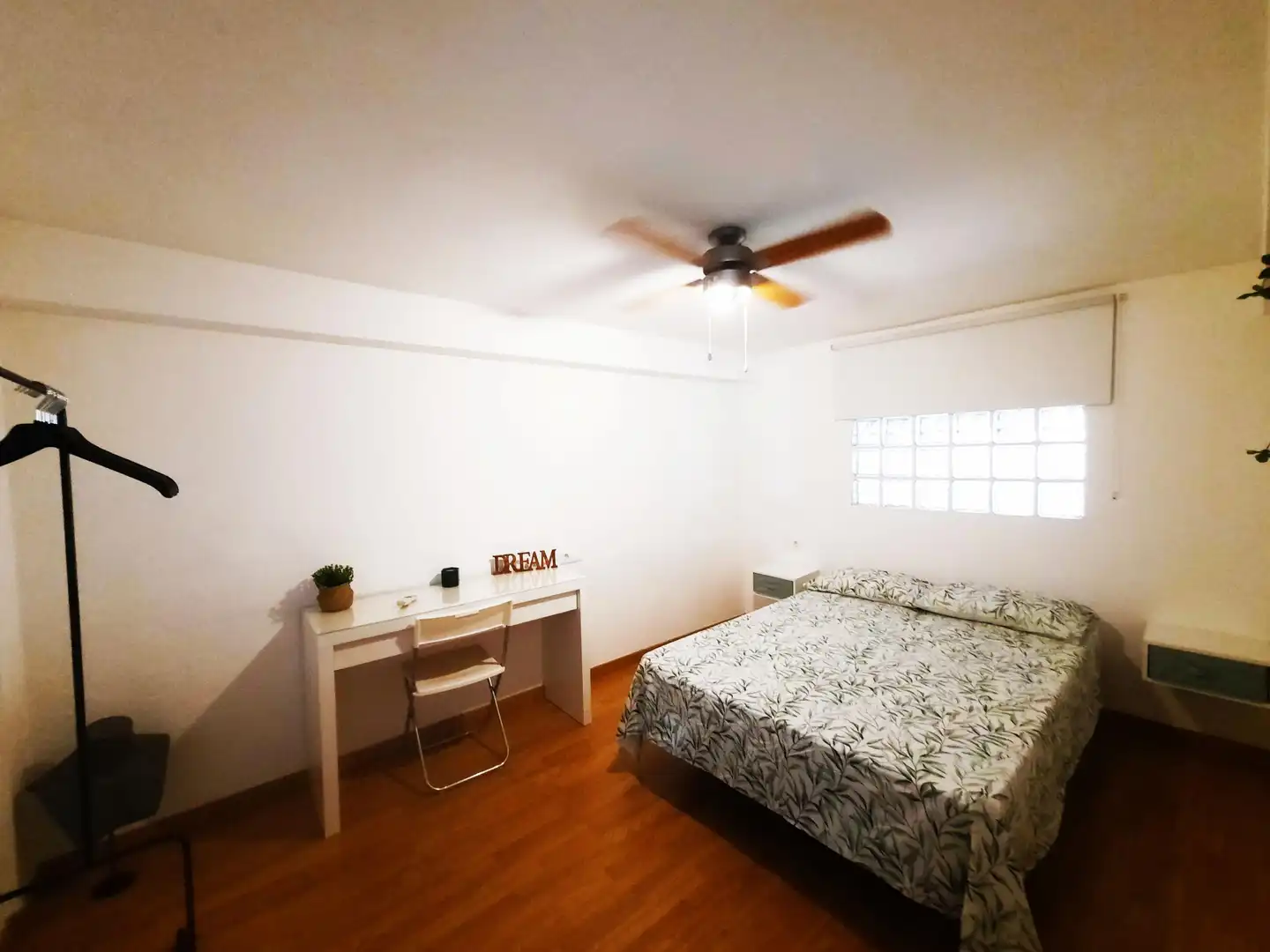 Habitación de Local en venta en Marbella con Aire acondicionado