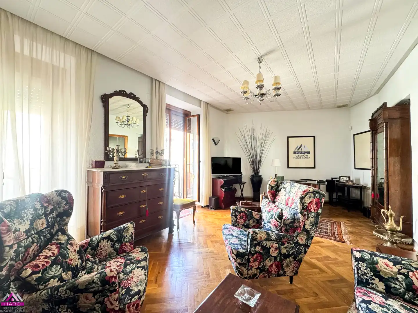Sala de estar de Piso en venta en Madrid con Calefacción, Trastero y Balcón
