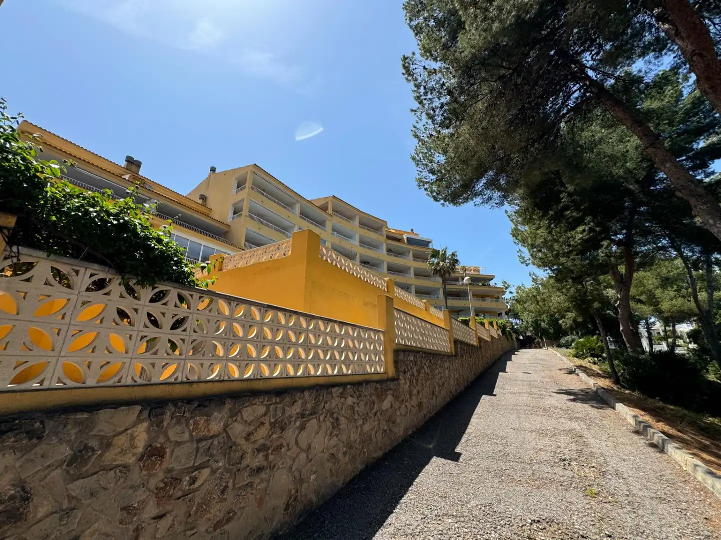 Vista exterior de Apartament en venda en Oropesa del Mar / Orpesa amb Terrassa, Moblat i Piscina comunitària