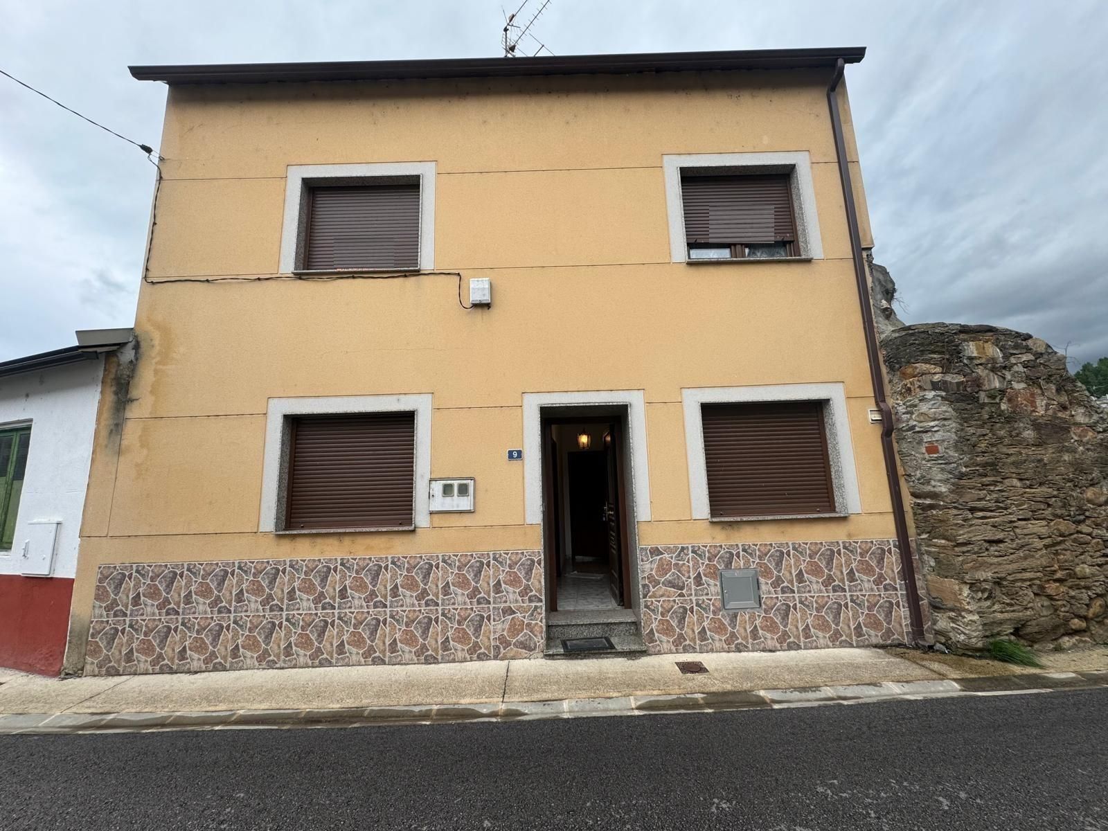 Vista exterior de Casa o xalet en venda en Vega de Espinareda amb Calefacció