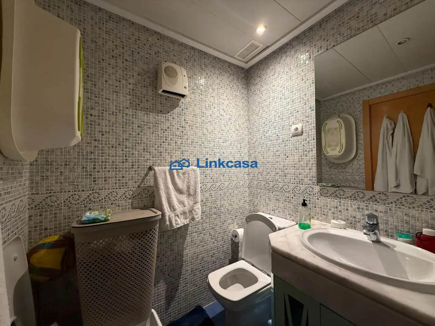 Baño de Piso en venta en Madrid con Calefacción, Trastero y Piscina comunitaria
