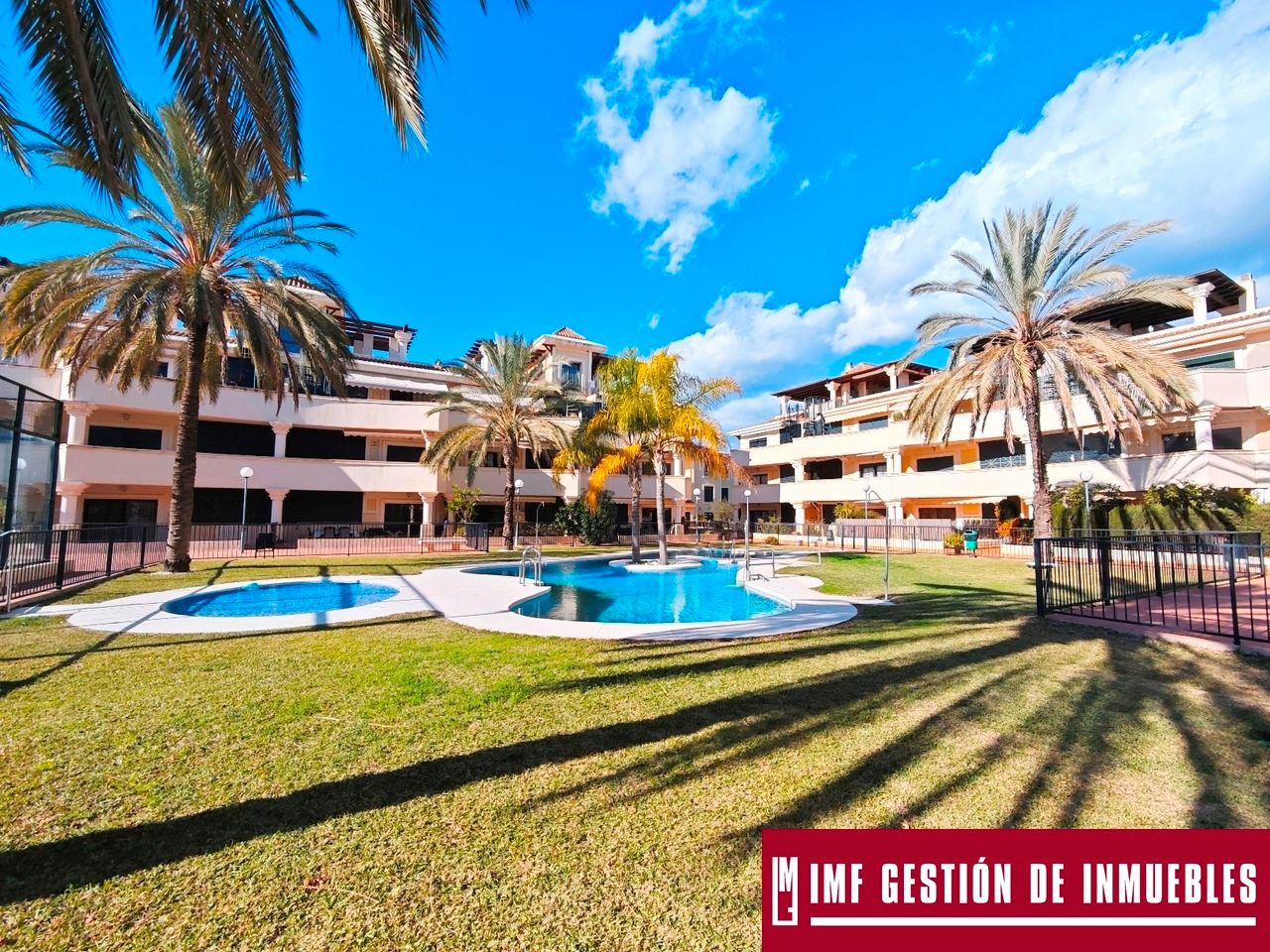 Exterior view of Flat for sale in Vélez-Málaga  with Terrace, Furnished and Community pool