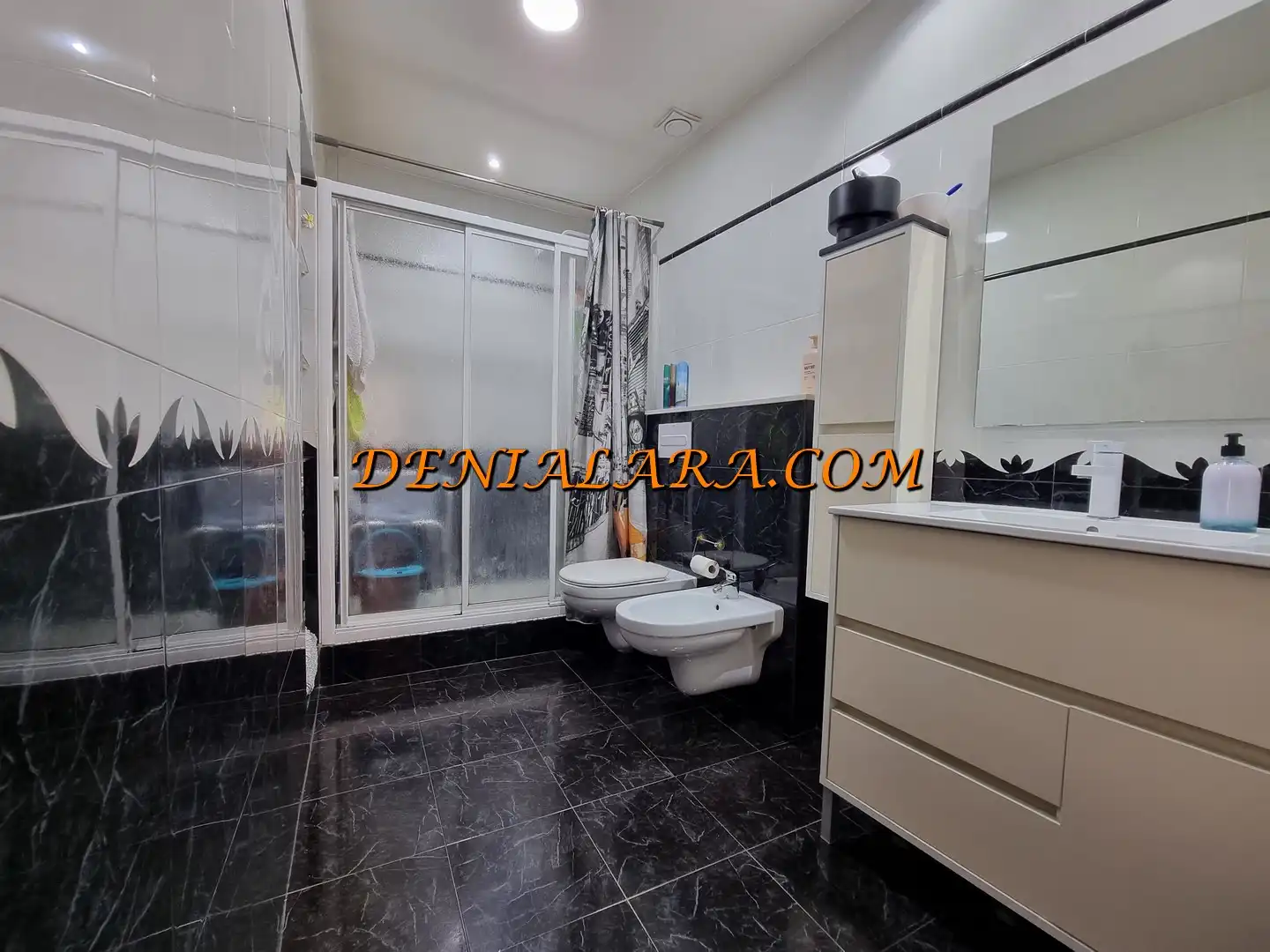 Bathroom of Flat for sale in Dénia  with Air Conditioner, Heating and Furnished