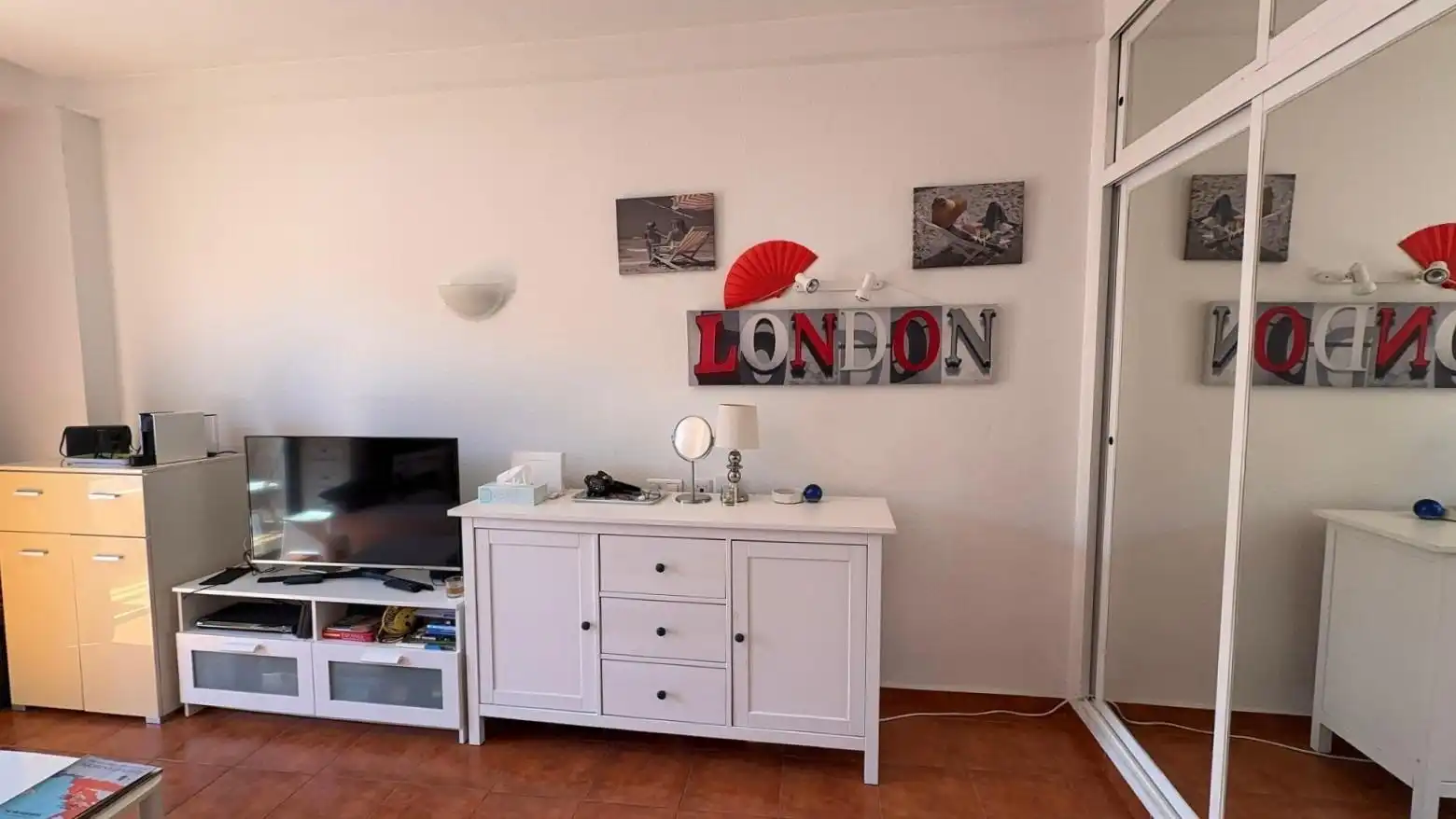 Sala d'estar de Estudi en venda en Torremolinos amb Moblat