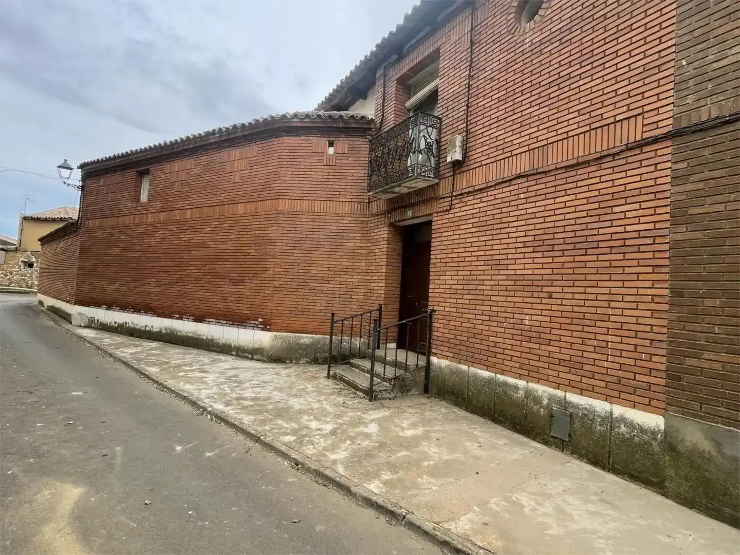 Vista exterior de Pis en venda en Morales de Campos amb Traster, Moblat i Balcó