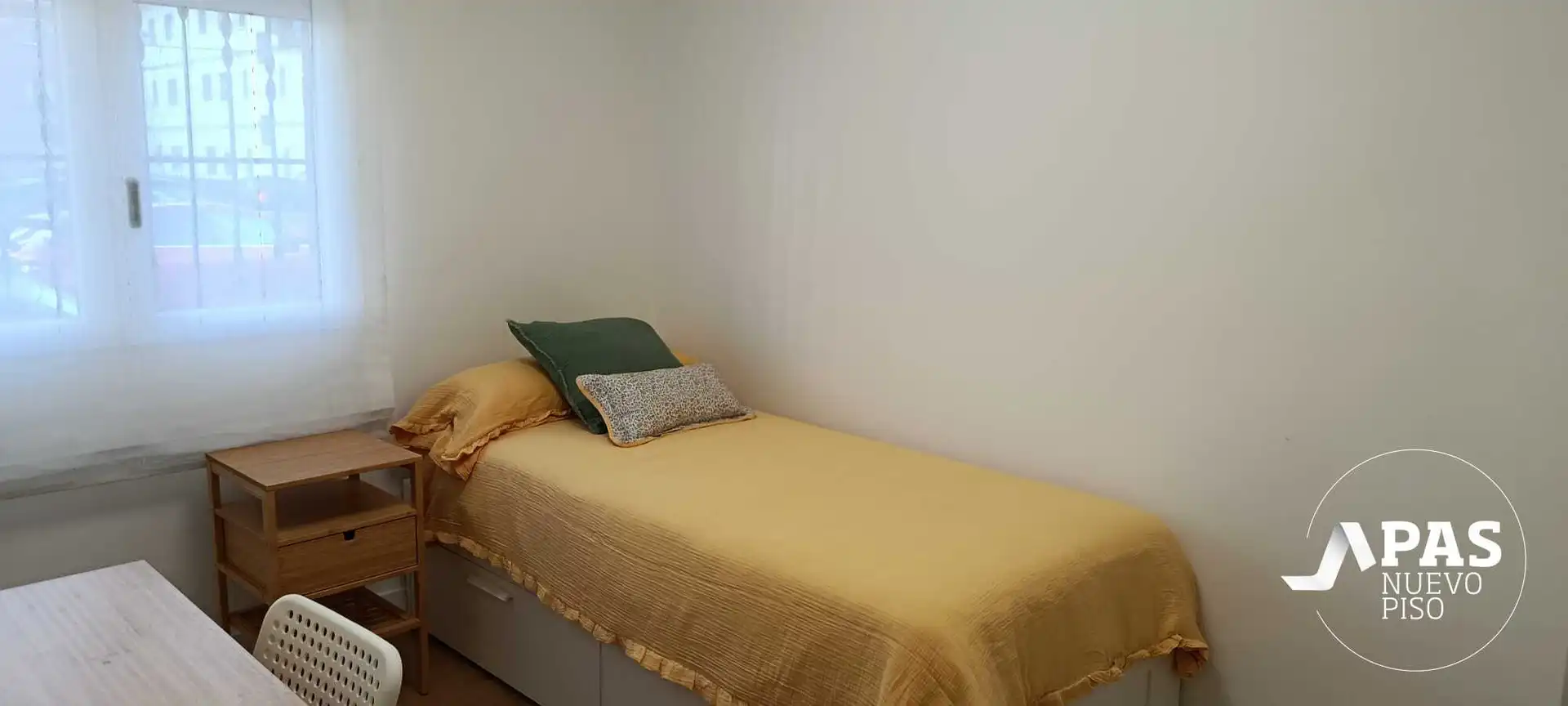 Schlafzimmer von Wohnung zur Miete in Santander mit Heizung, Ofen und Waschmaschine