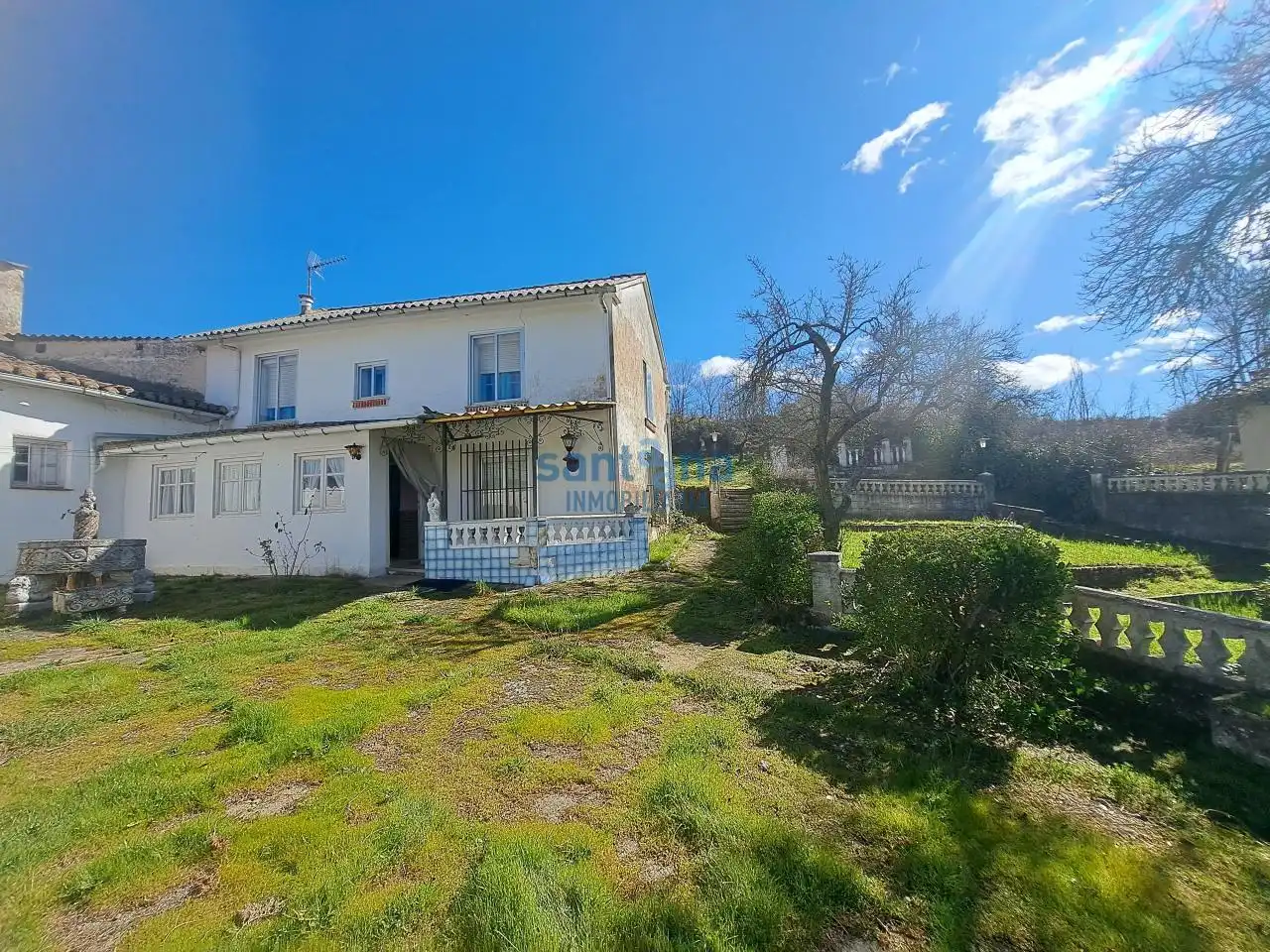 Vista exterior de Casa o xalet en venda en Gradefes amb Calefacció, Jardí privat i Traster
