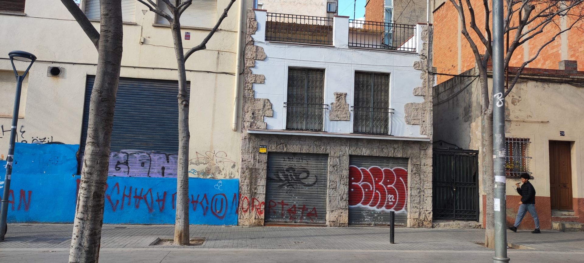 Vista exterior de Local de lloguer en Badalona amb Terrassa, Moblat i Alarma