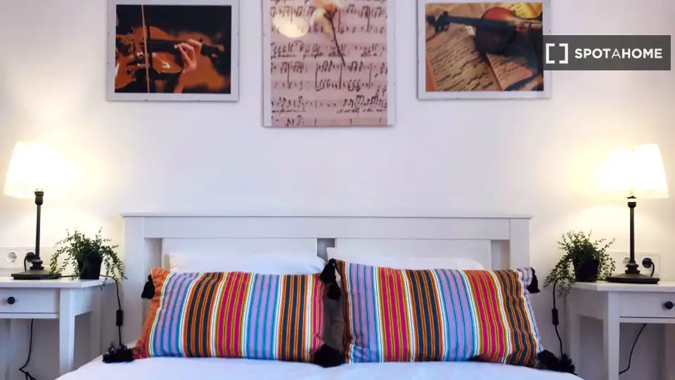 Habitación de Piso de alquiler en Valencia con Aire acondicionado, Calefacción y Amueblado