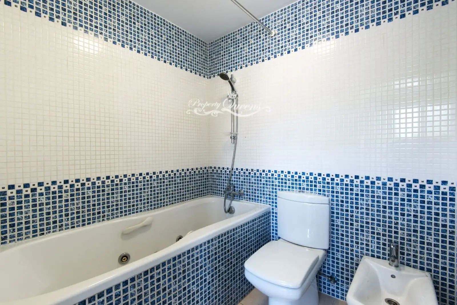 Bany de Casa o xalet de lloguer en Marbella amb Aire condicionat, Terrassa i Piscina