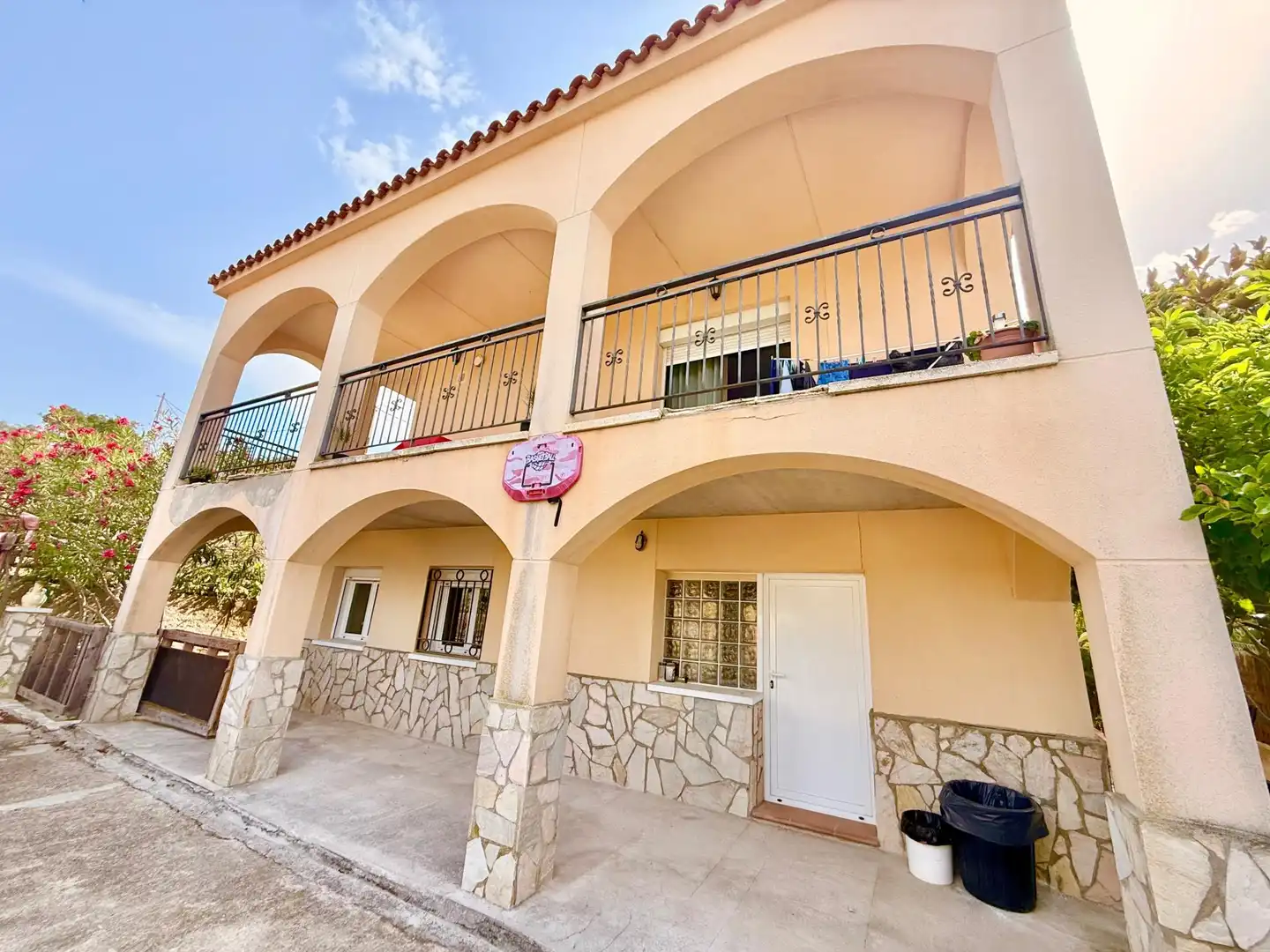 Vista exterior de Casa o xalet en venda en Tordera amb Terrassa i Balcó