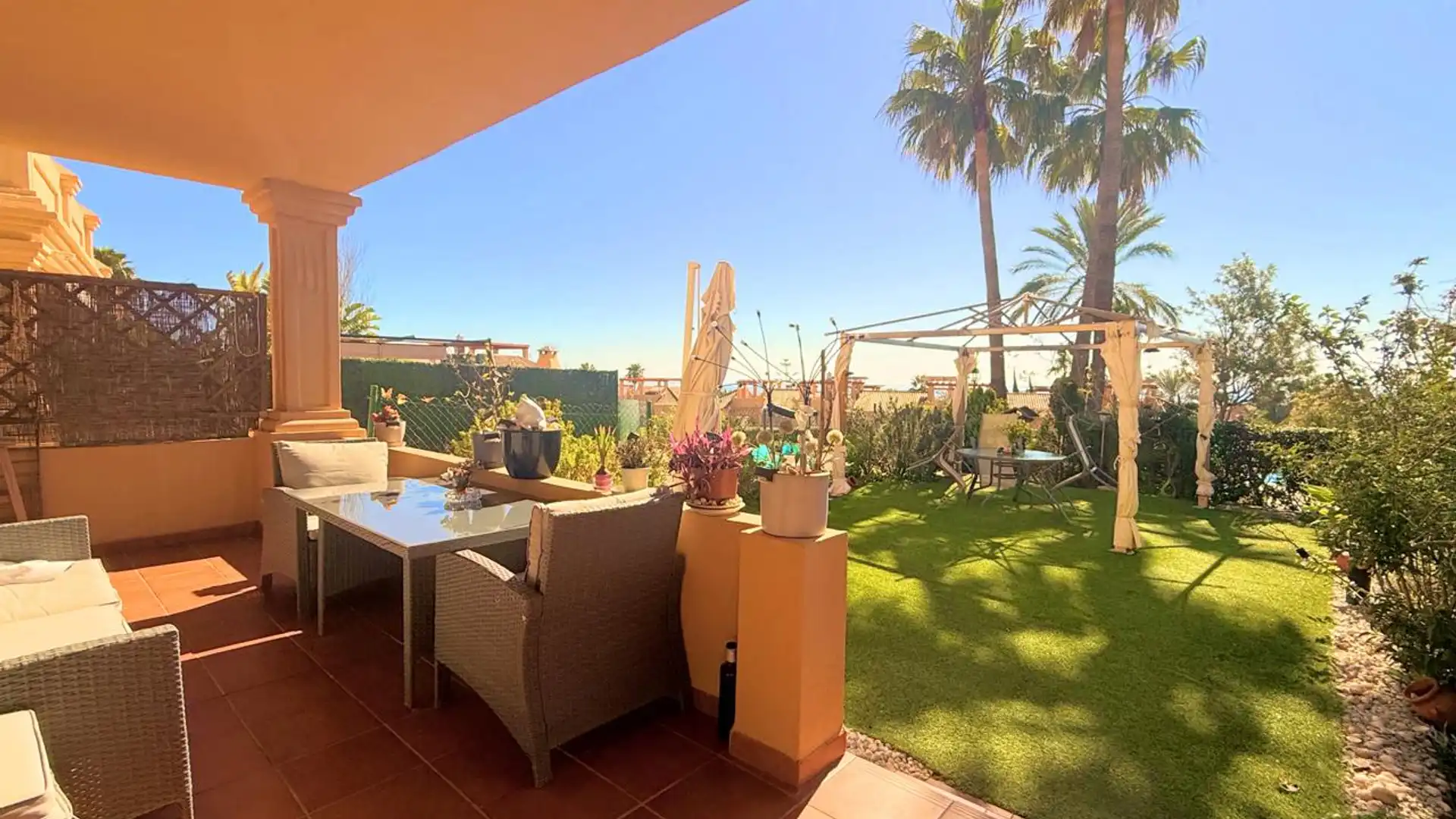 Jardí de Casa o xalet en venda en Estepona amb Aire condicionat, Calefacció i Jardí privat