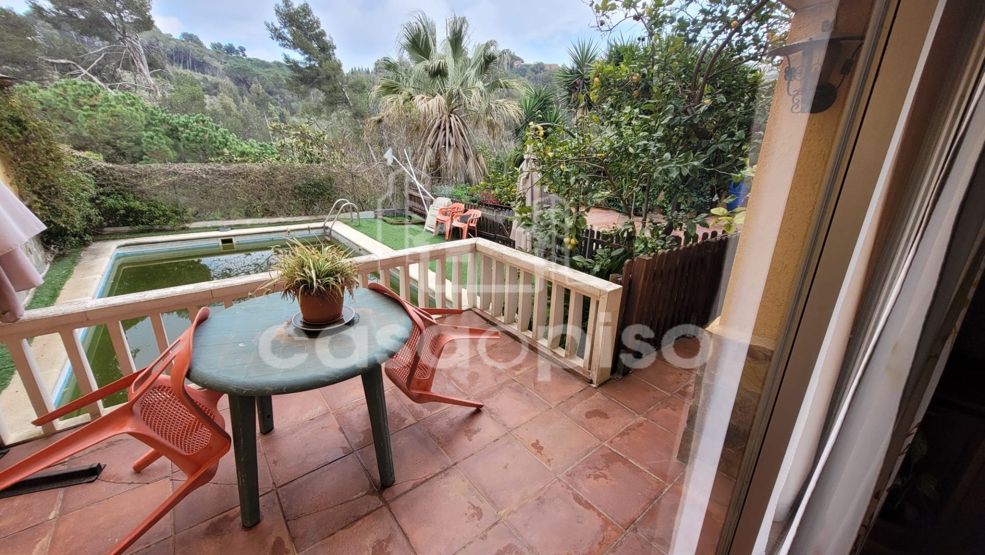 Terrassa de Casa adosada en venda en Terrassa amb Aire condicionat, Calefacció i Jardí privat