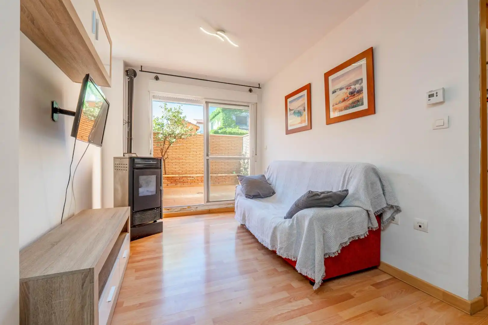 Sala de estar de Piso en venta en La Zubia con Calefacción y Terraza