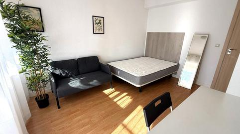 Foto 2 de Estudio de alquiler en De Fermín Caballero, La Paz,  Madrid Capital