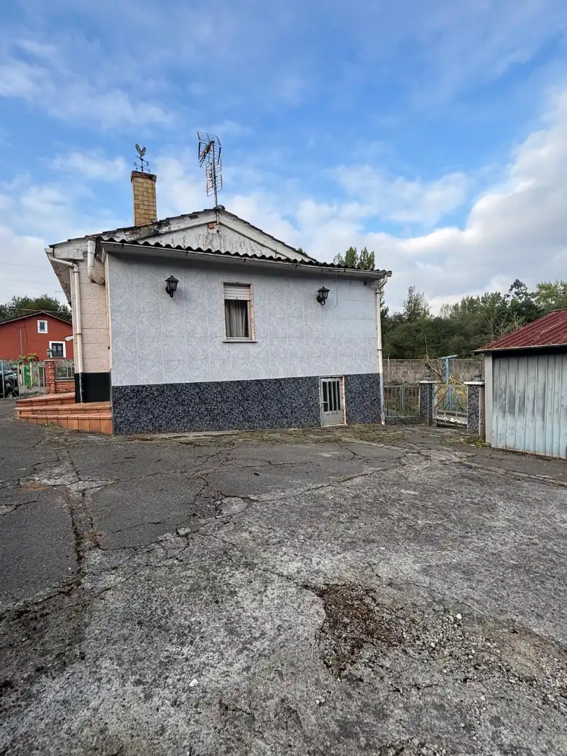 Vista exterior de Casa adosada en venta en Oviedo  con Calefacción, Jardín privado y Amueblado