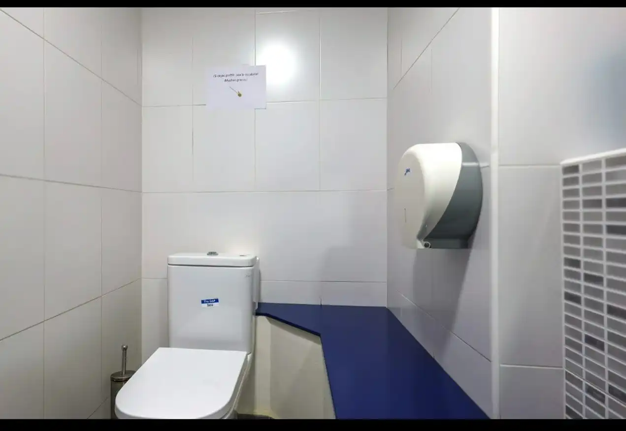 Bathroom of Commercial properties for rent in Alicante / Alacant  with Air Conditioner, Heating and Alarm