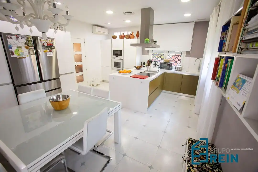 Cuina de Casa o xalet en venda en Añover de Tajo amb Aire condicionat, Calefacció i Jardí privat