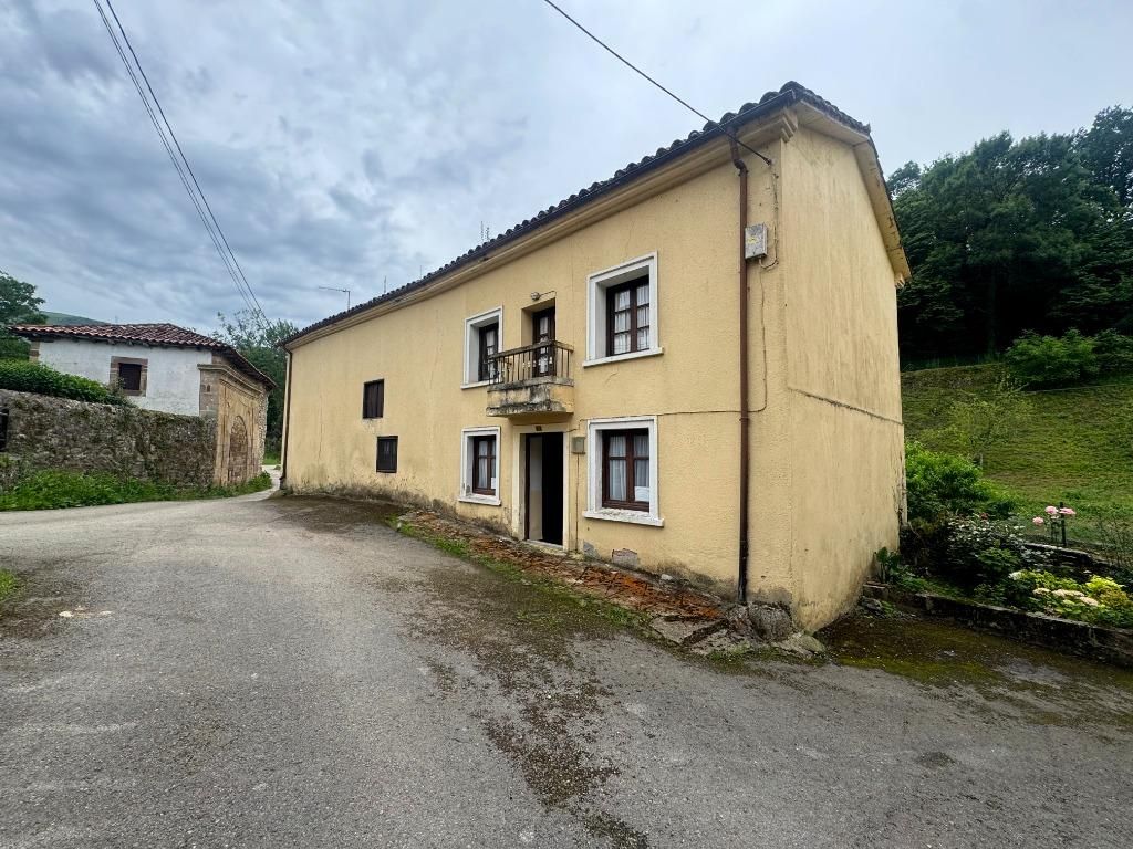 Exterior view of House or chalet for sale in Anievas  with Storage room and Balcony