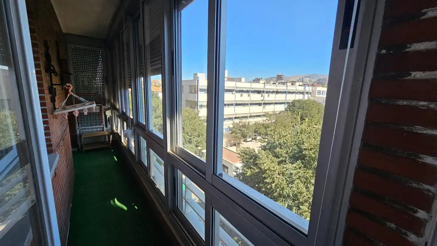 Vista exterior de Pis de lloguer en Granada amb Terrassa i Moblat