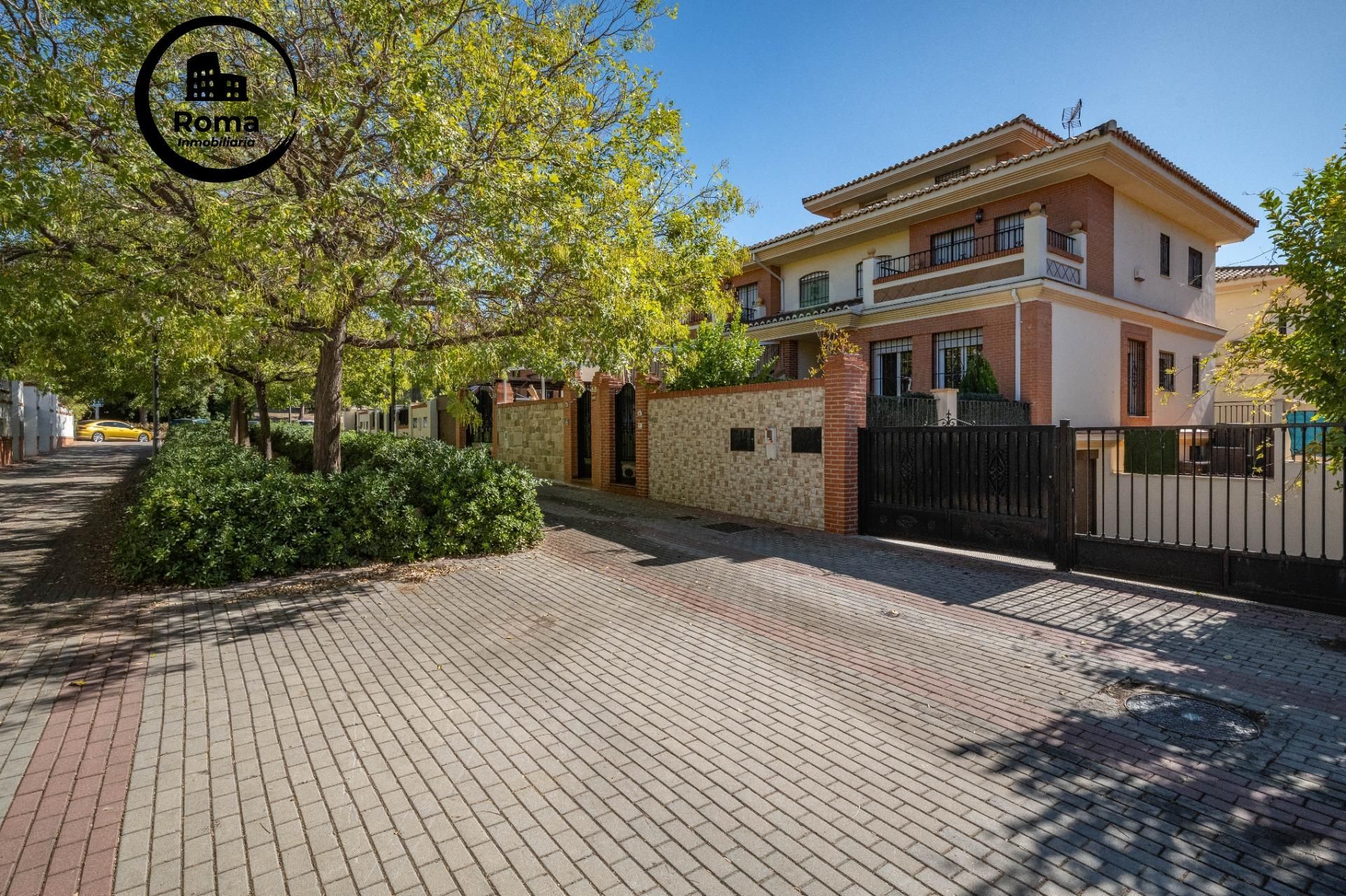 Vista exterior de Casa o xalet en venda en  Granada Capital amb Calefacció, Jardí privat i Terrassa