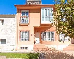 Vista exterior de Casa adosada en venda en Burgos Capital amb Calefacció, Terrassa i Traster