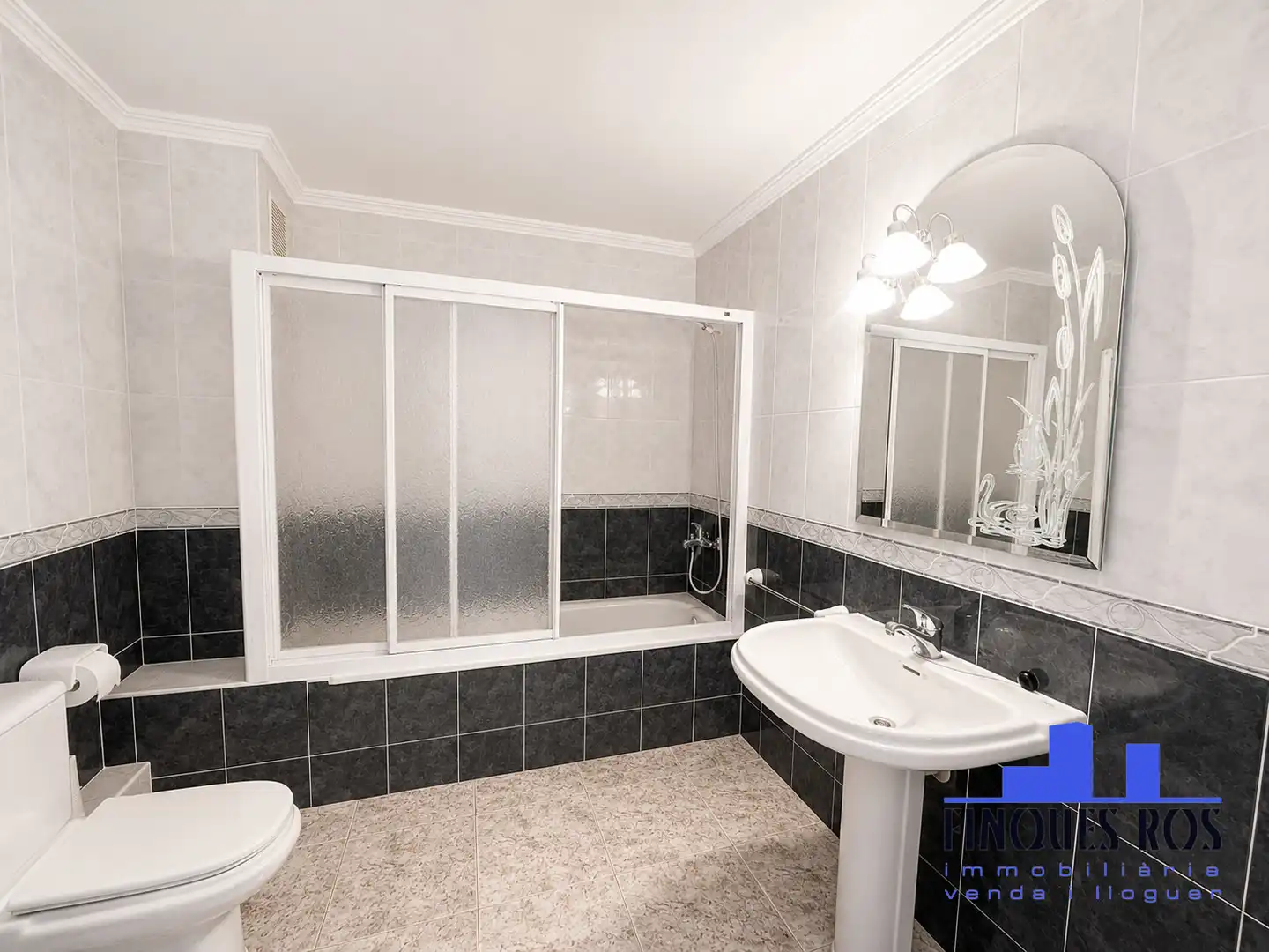 Baño de Casa adosada en venta en Vinaròs con Calefacción, Terraza y Amueblado