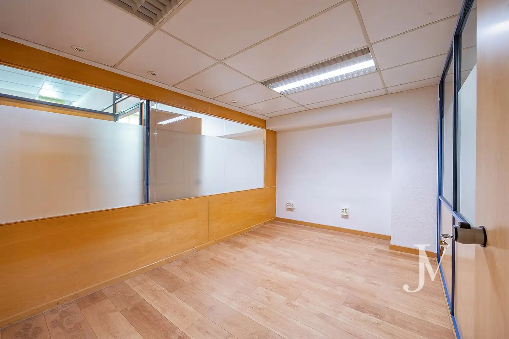Office for sale in Madrid  with Air Conditioner, Heating and Internet