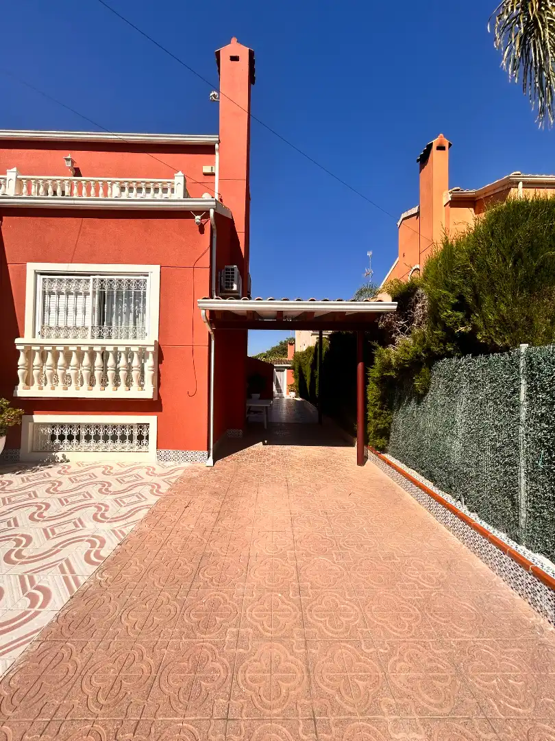 Vista exterior de Casa o chalet en venta en Elche / Elx con Aire acondicionado, Jardín privado y Terraza