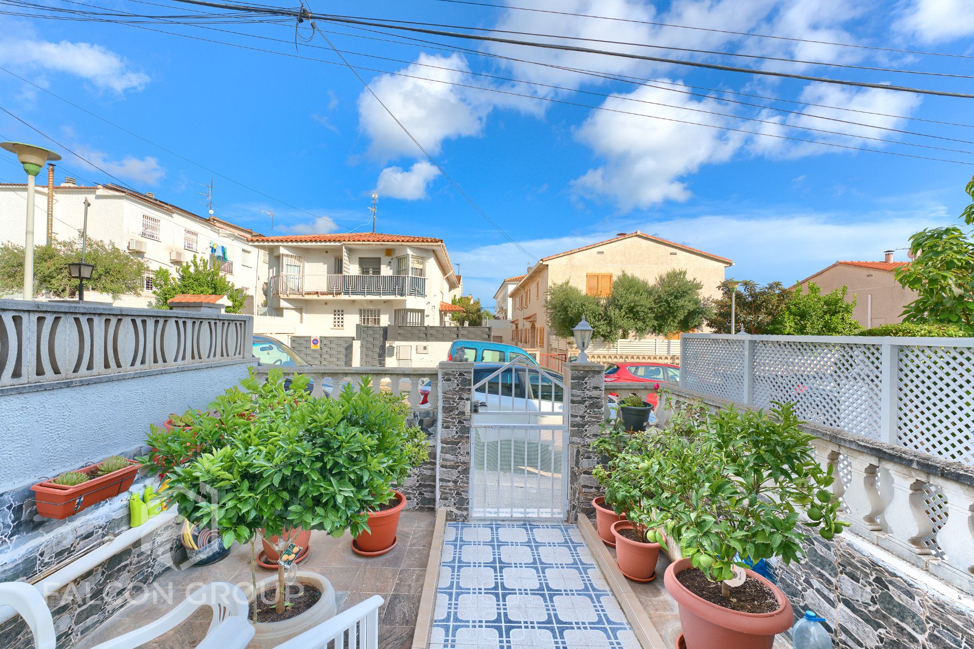 Exterior view of Single-family semi-detached for sale in El Vendrell  with Air Conditioner, Terrace and Furnished