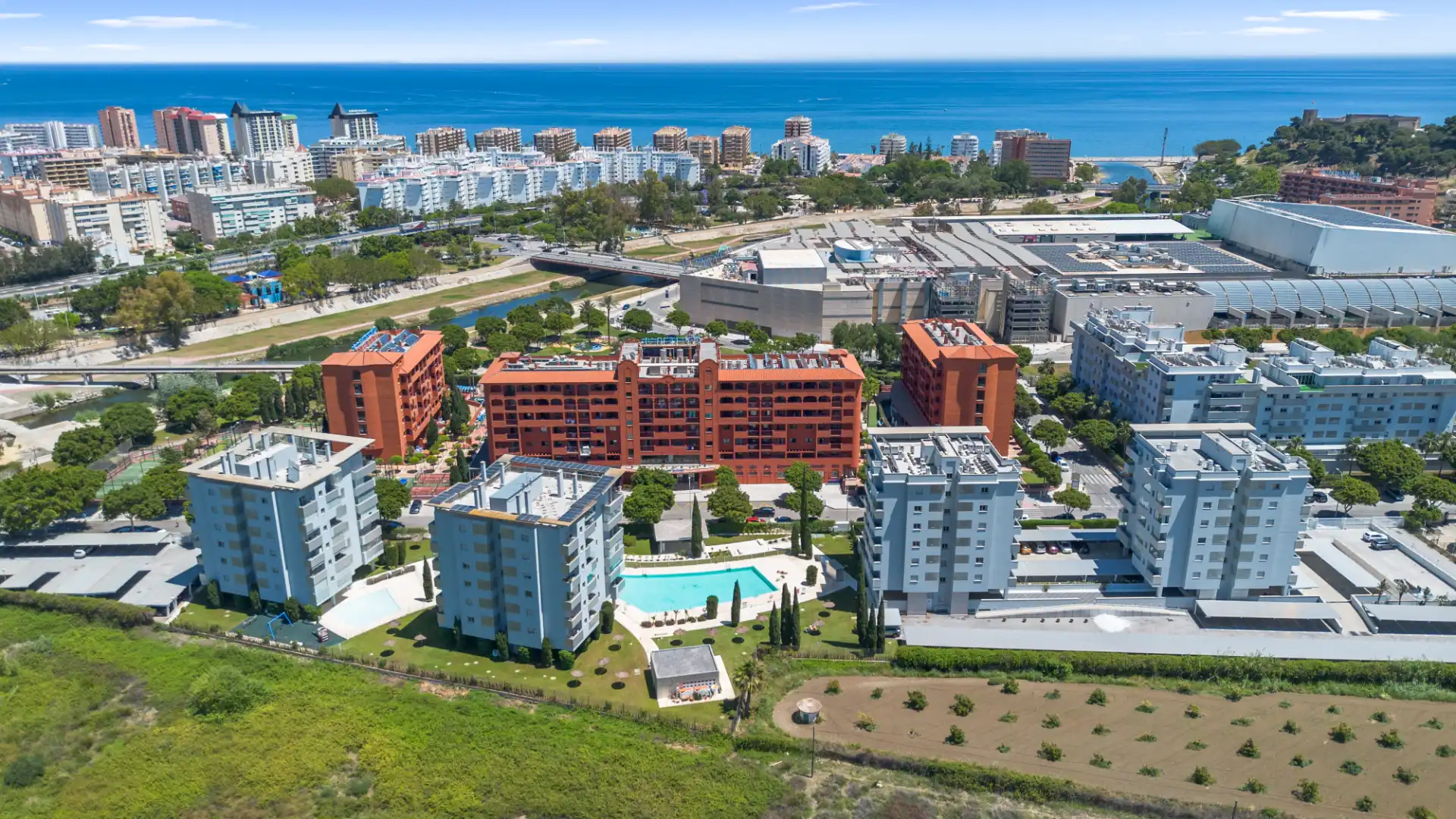 Vista exterior de Pis en venda en Fuengirola amb Aire condicionat, Calefacció i Terrassa