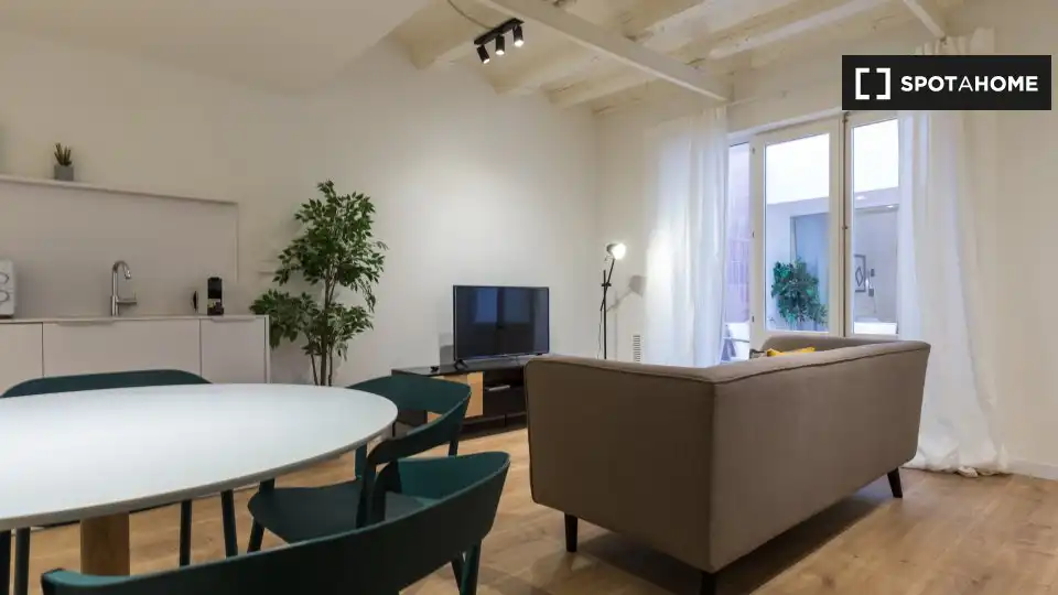 Habitació a Sant Pere, Sta. Caterina i la Ribera