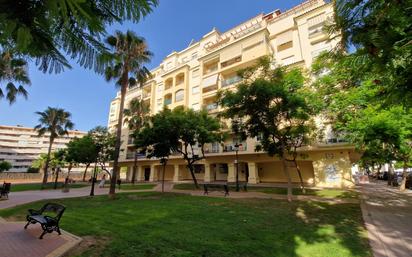 Vista exterior de Apartament en venda en Estepona amb Aire condicionat i Terrassa