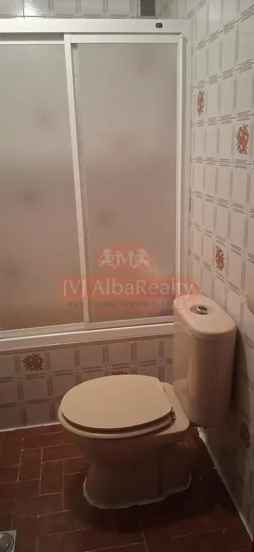 Bany de Pis en venda en Albacete amb Calefacció, Traster i Balcó