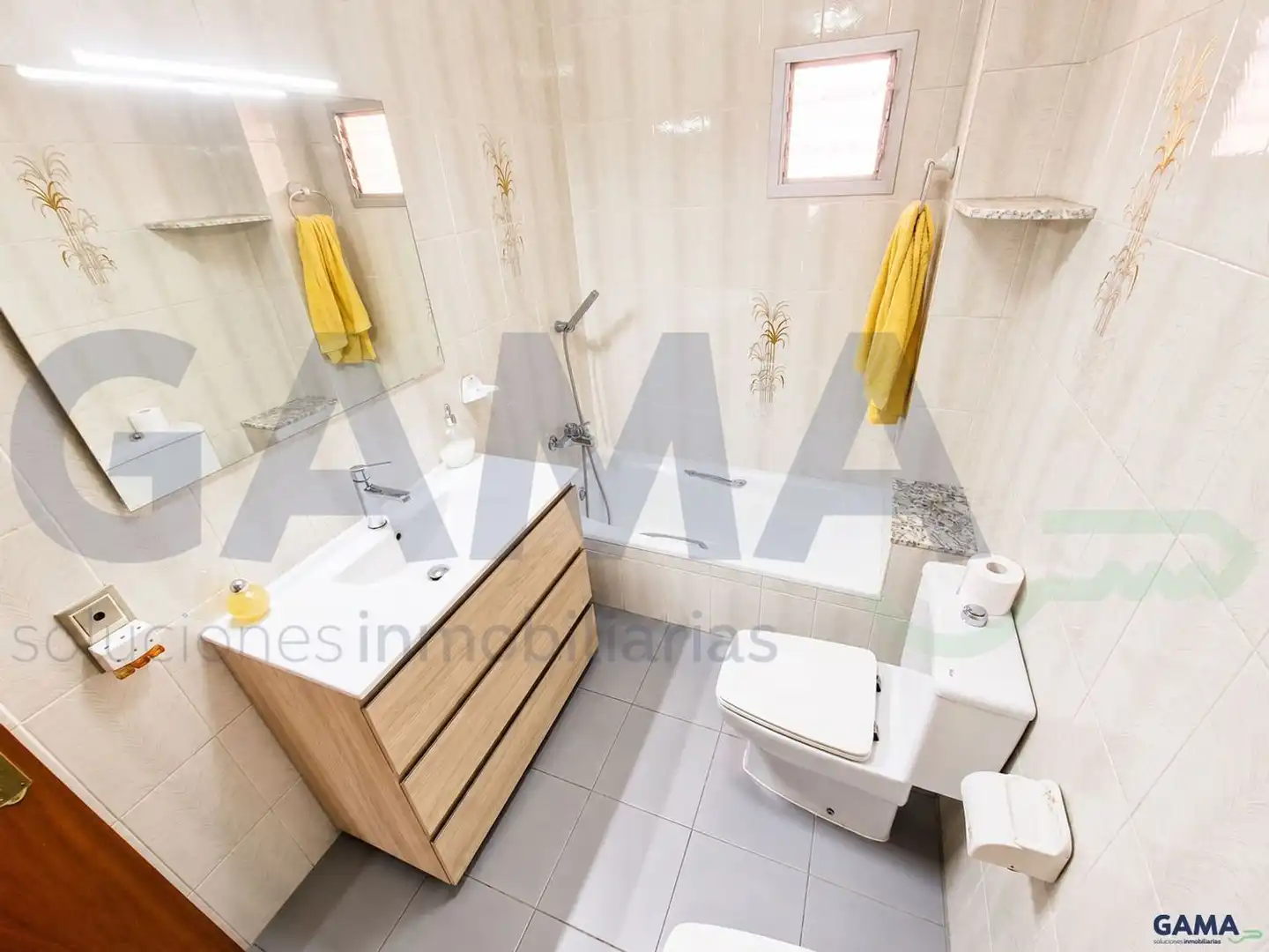 Bathroom of Houses for sale in Alzira  with Air Conditioner, Terrace and Storage room