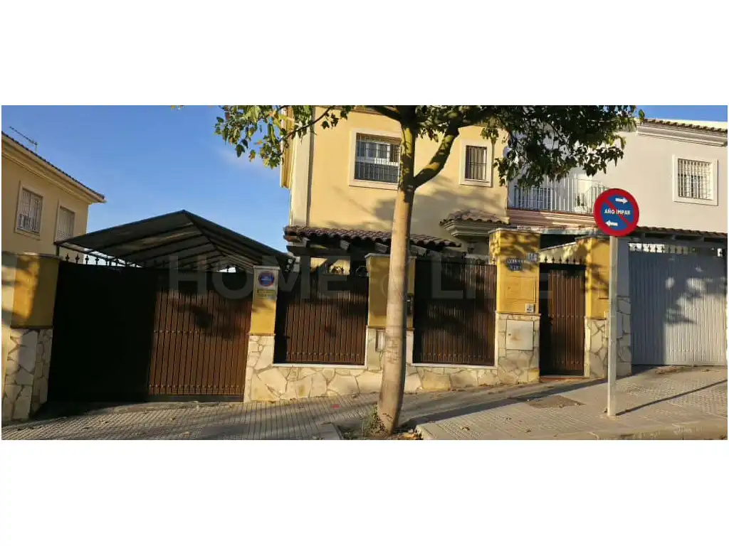 Exterior view of Houses for sale in Málaga  with Air Conditioner, Terrace and Oven