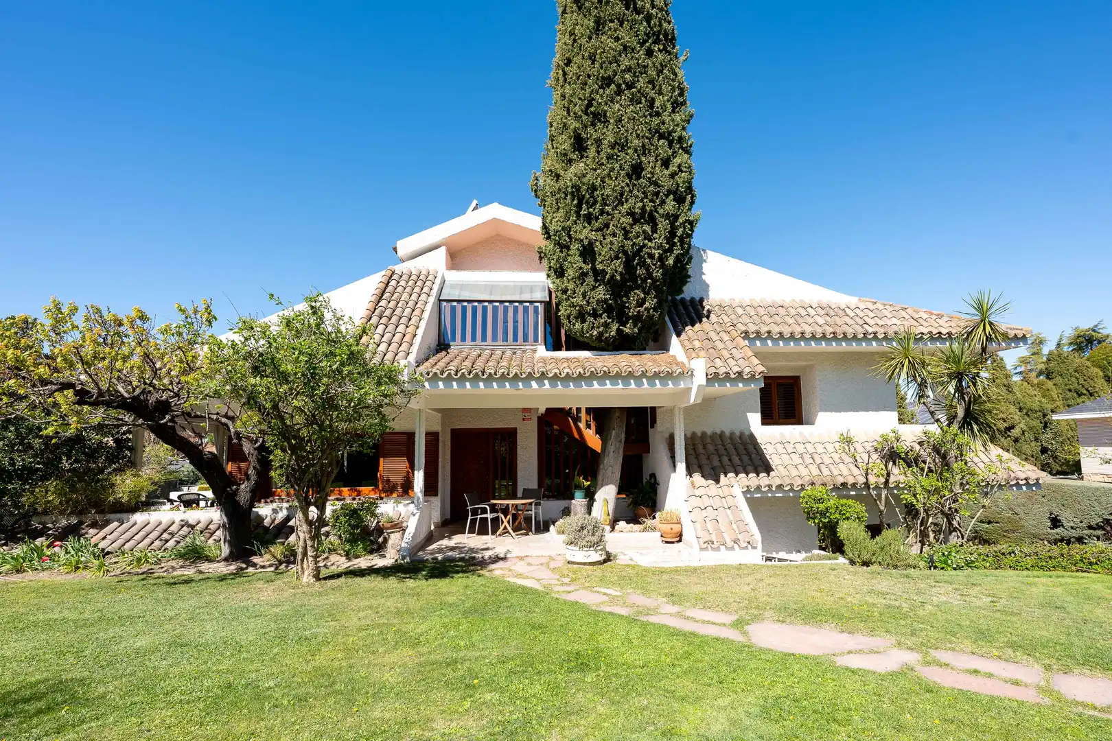 Vista exterior de Casa o xalet en venda en Majadahonda amb Calefacció, Jardí privat i Parquet