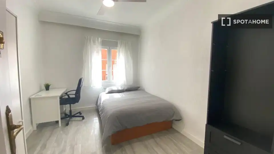 Bedroom of Flat for rent in Madrid  with Air Conditioner, Heating and Furnished