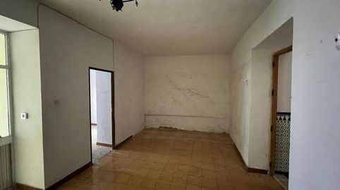 Foto 3 de Casa adosada en venda a C/ Iglesia de Navarredonda, El Saucejo, Sevilla