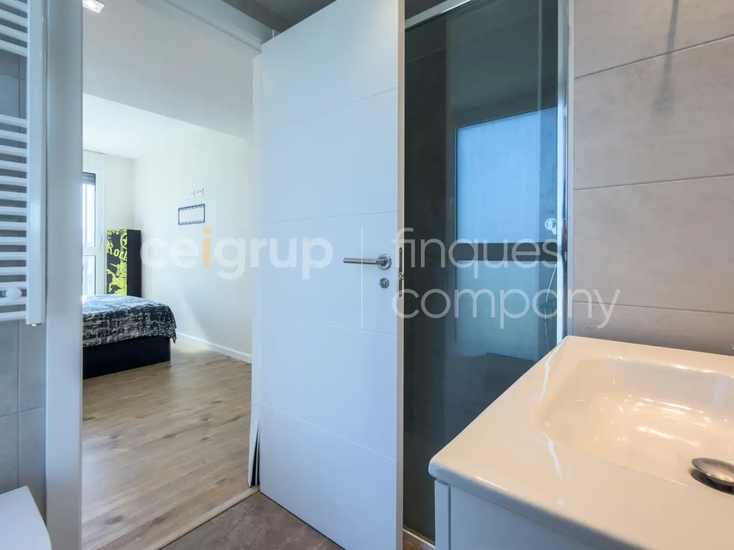 Schlafzimmer von Wohnung zur Miete in Girona mit Heizung, Abstellraum und Schwimmbad