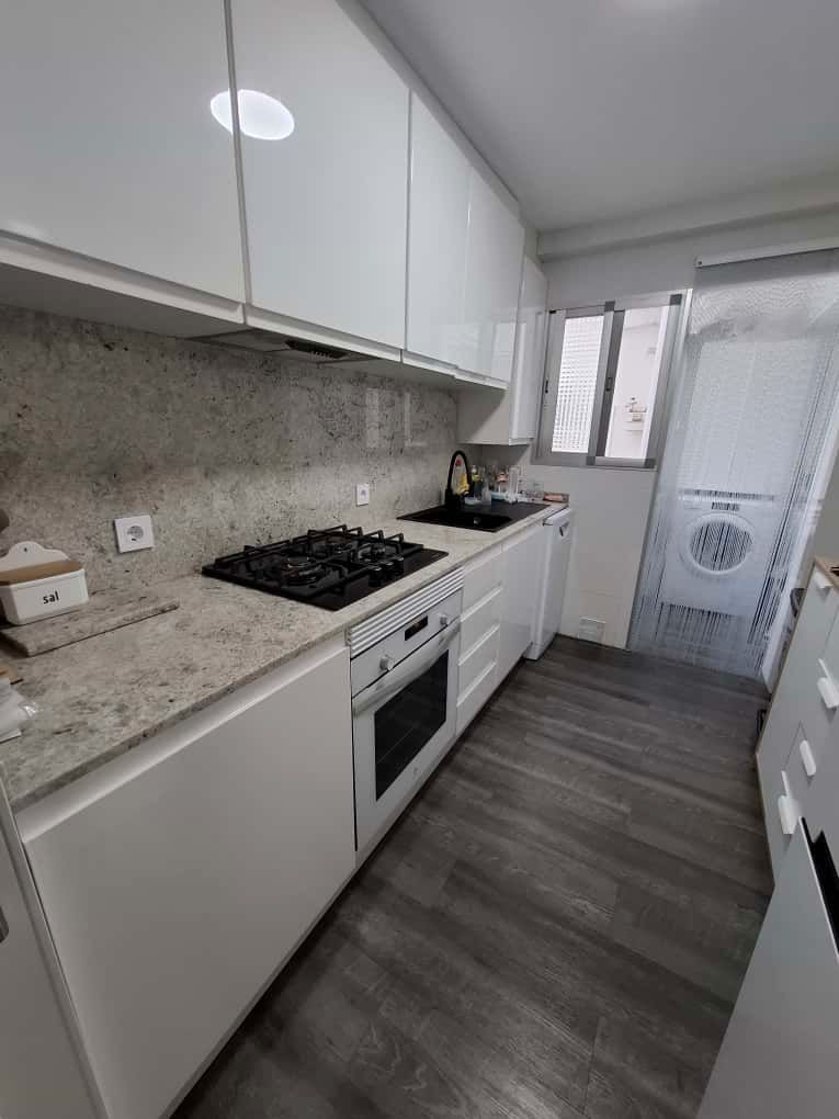 Kitchen of Flat for sale in  Valencia Capital  with Air Conditioner, Parquet flooring and Oven