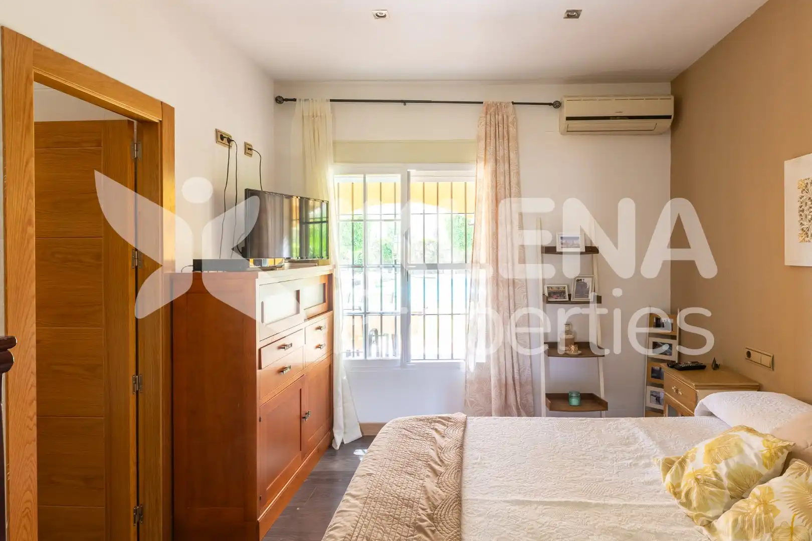 Bedroom of Houses for sale in Roquetas de Mar  with Air Conditioner, Private garden and Parquet flooring