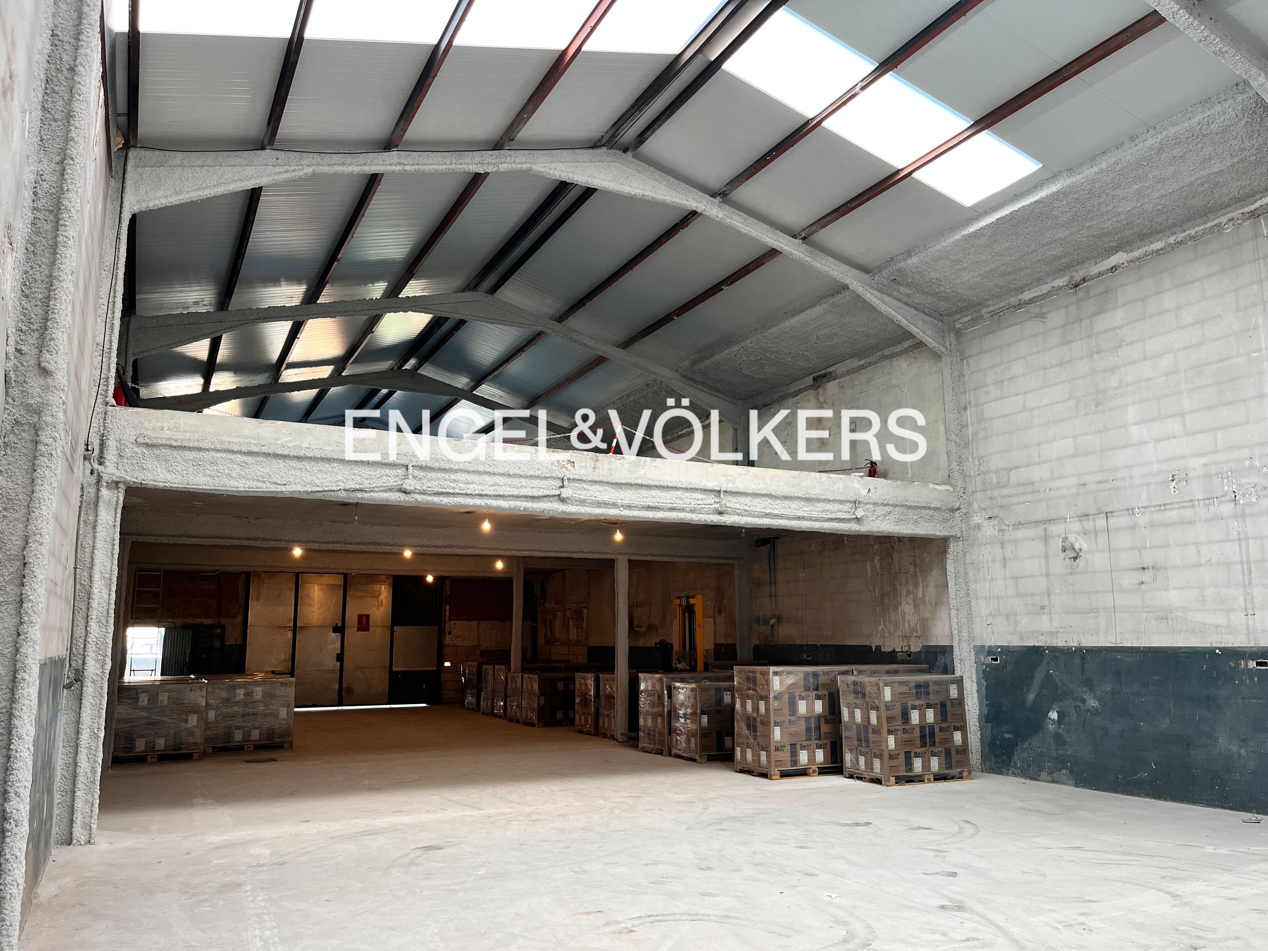Industrial buildings for sale in La Llagosta