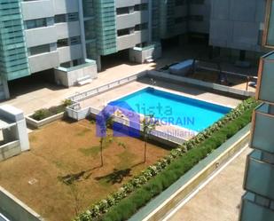 Piscina de Pis en venda en Oviedo  amb Calefacció i Traster