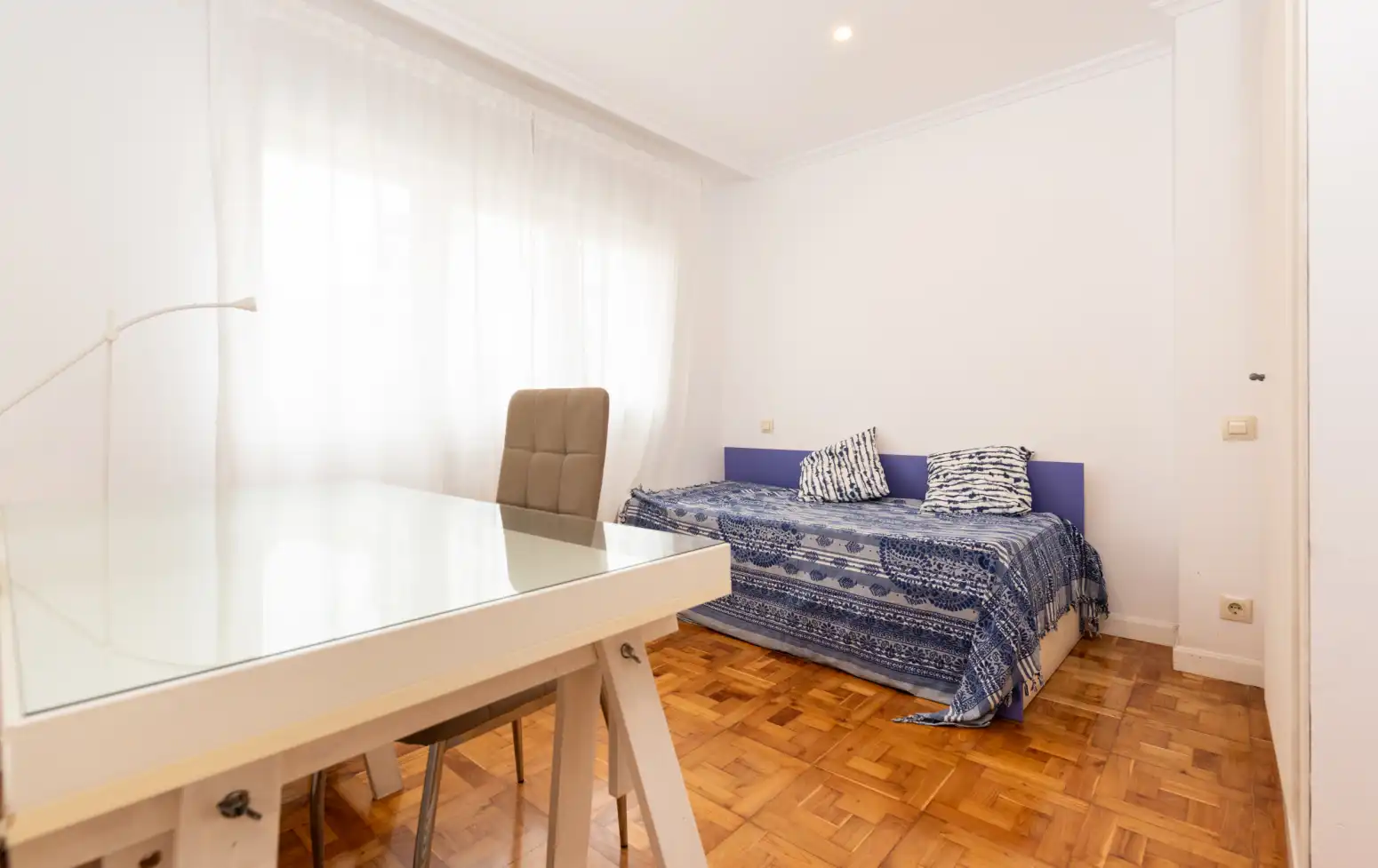 Habitación de Piso en venta en Oviedo  con Calefacción y Parquet